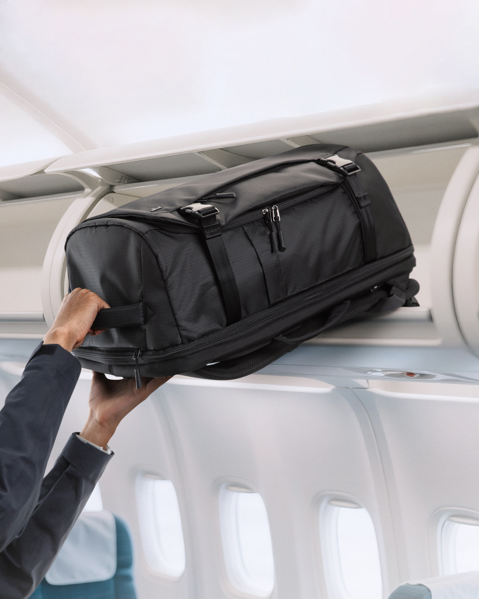 Navigator-T66 Lite Travel Laptop Backpack-43.18 cm/40L(17 Inch)-Black Navigator-T66 Lite Travel Laptop Backpack-43.18 cm/40L(17 Inch)-Black - Image 4