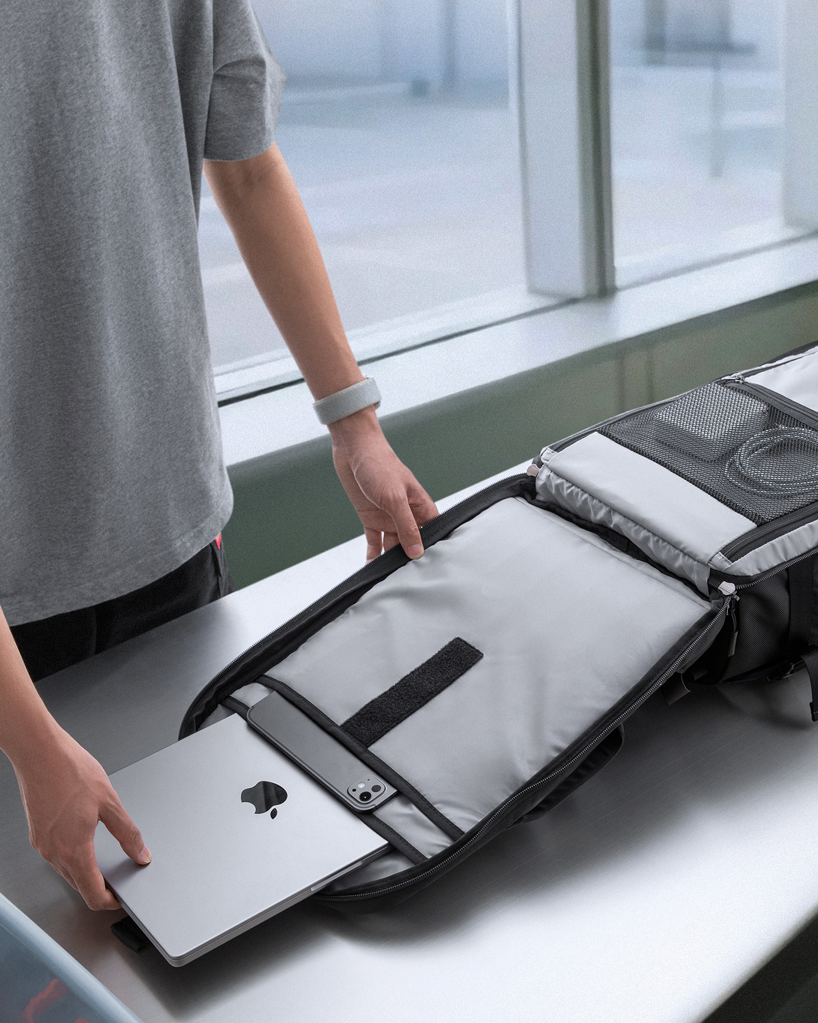 Navigator-T66 Lite Travel Laptop Backpack-43.18 cm/40L(17 Inch)-Black Navigator-T66 Lite Travel Laptop Backpack-43.18 cm/40L(17 Inch)-Black - Image 5