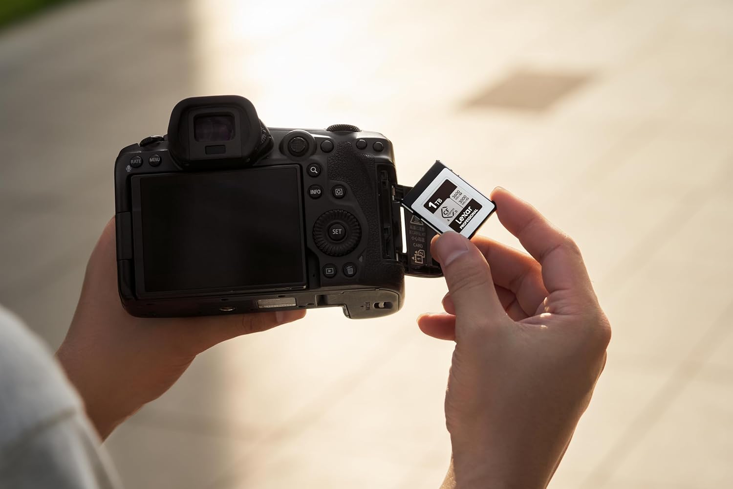 Lexar 1TB Professional CFexpress Type B Silver 4.0 Memory Card - Image 2