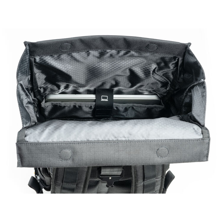 ThinkTank FocusPoint Rolltop 30L Asphalt Black - Image 6