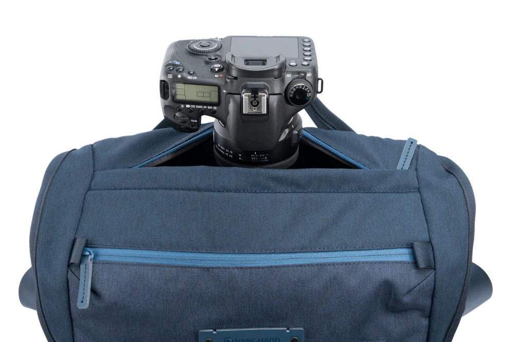 Vanguard VEO RANGE 38 NV Messenger Camera Bag - Navy Vanguard VEO RANGE 38 NV Messenger Camera Bag - Navy - Image 4