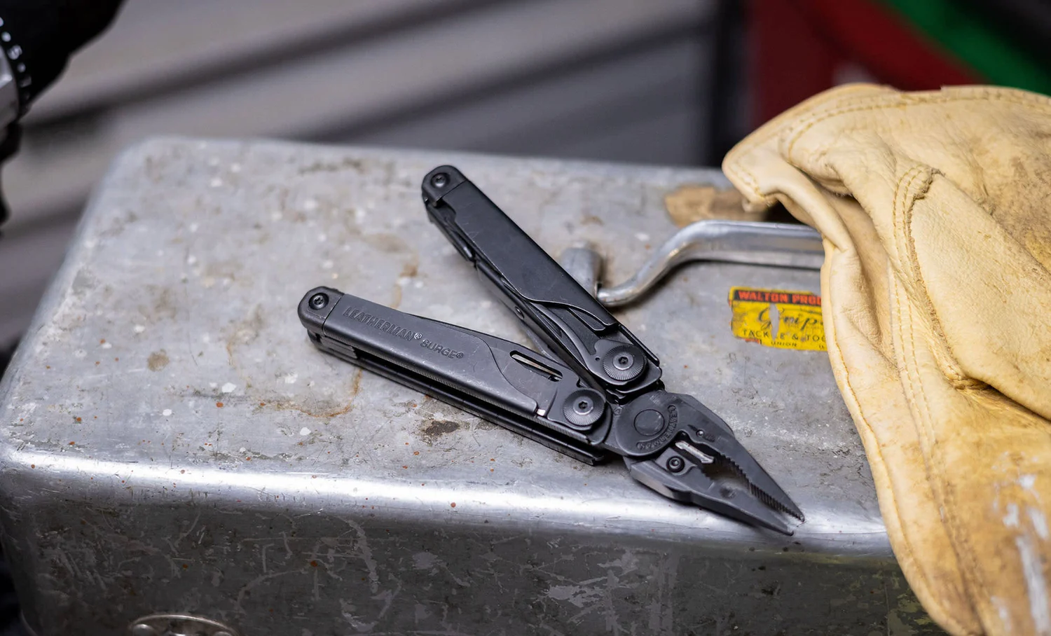 Leatherman Surge Black Multipurpose Tool - Image 7