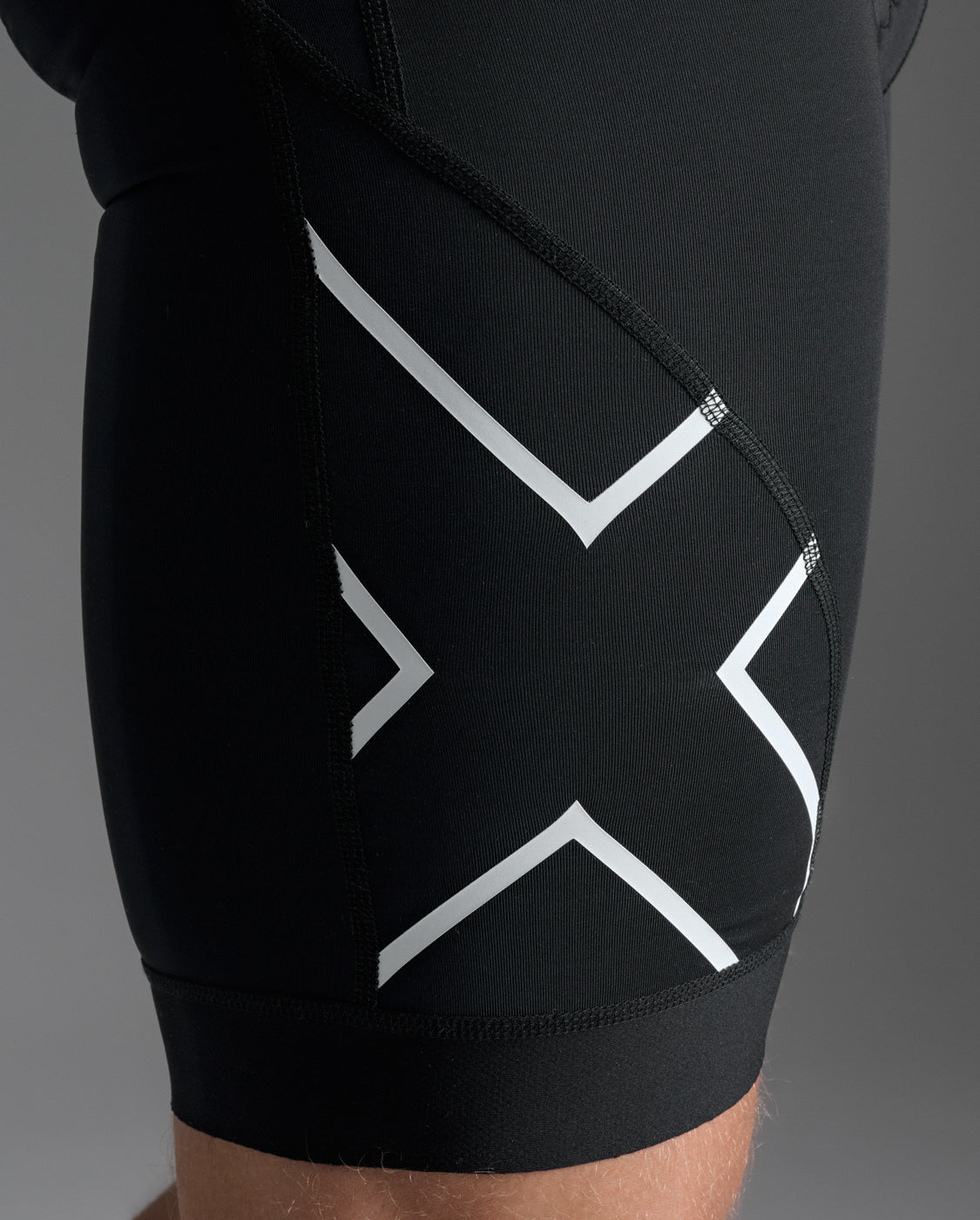 2Xu Mt7397D Core Sleeved Trisuit-Black/White-S - Image 8