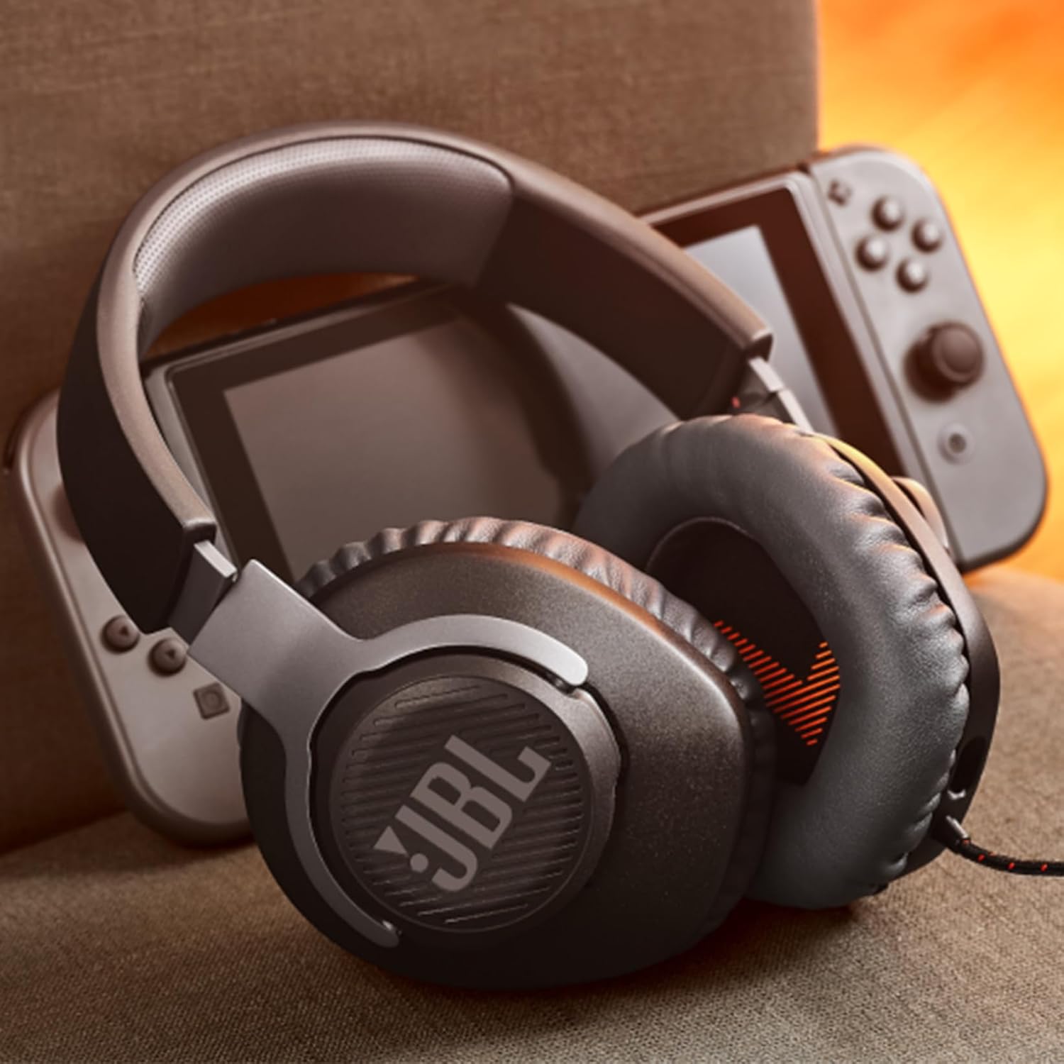 JBL Quantum 100 Wired Over Ear Gaming Headphones with Mic, 40mm Realistic Dynamic Drivers, Detachable Boom Mic, 1kHz Sensitivity, Memory Foam Cushioning, PC/Mobile/PS/Xbox/Nintendo/VR Compatible-Black - Image 4